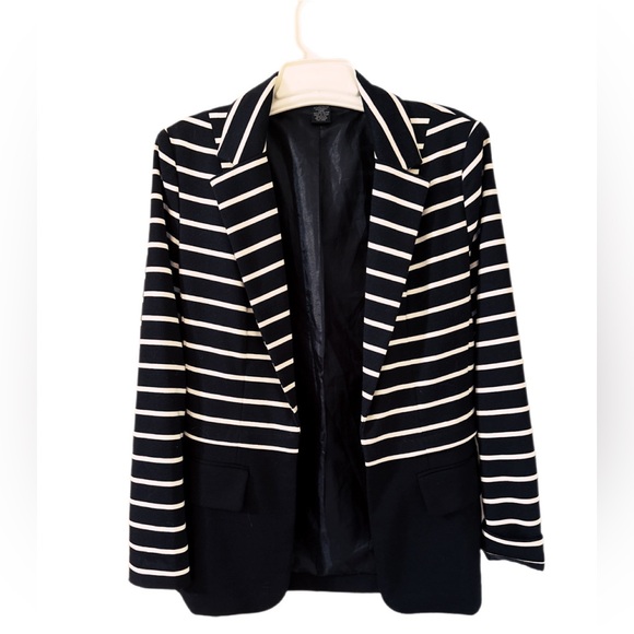 Grace Elements Jackets & Blazers - Grace Elements Black and white stripe lined blazer size 6